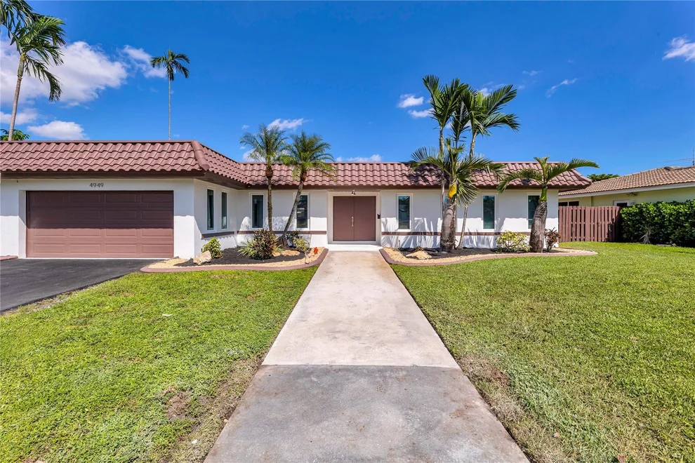 Unit for sale at 4949 Sarazen Drive, Hollywood, FL 33021