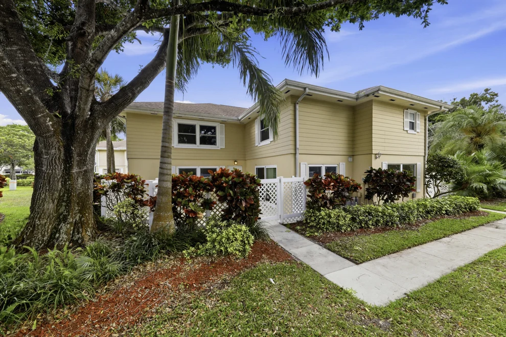 Unit for sale at 4802 Roxbury Court, Boynton Beach, FL 33436