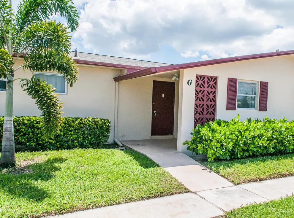 Unit for sale at 2950 Crosley Drive E, West Palm Beach, FL 33415