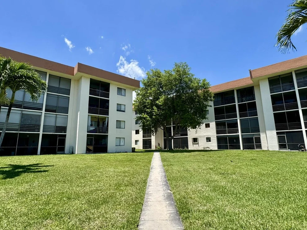 Unit for sale at 5981 Via Vermilya, Lake Worth, FL 33462