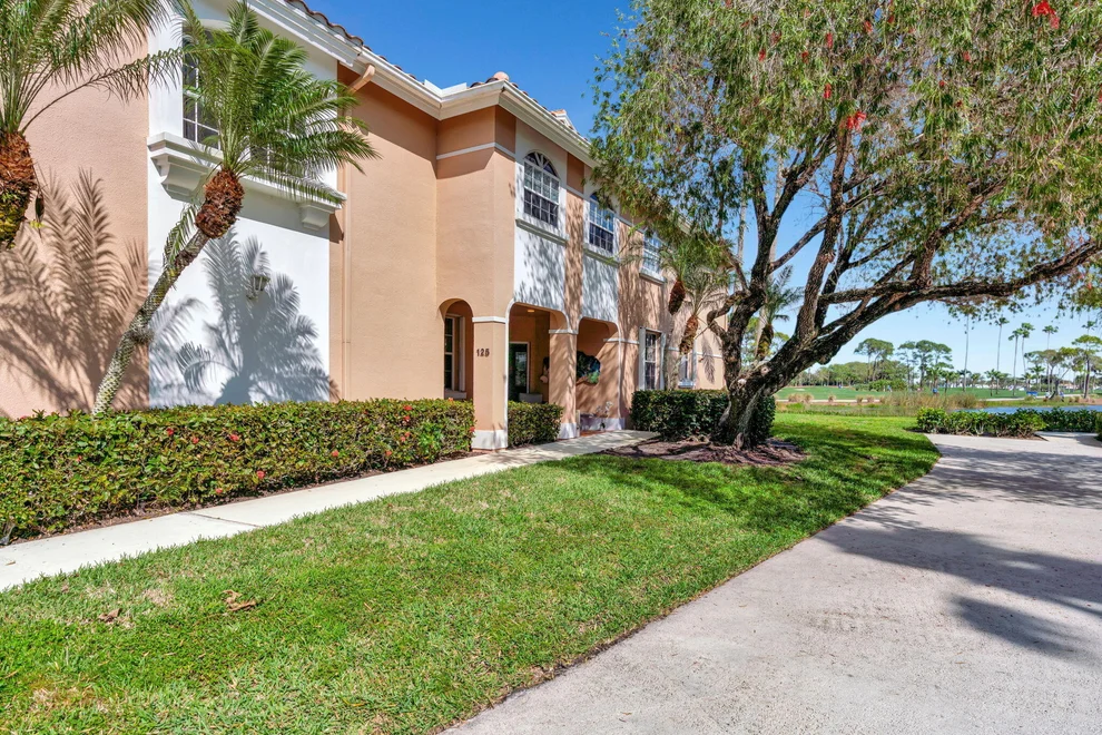 Unit for sale at 125 Legendary Circle, Palm Beach Gardens, FL 33418