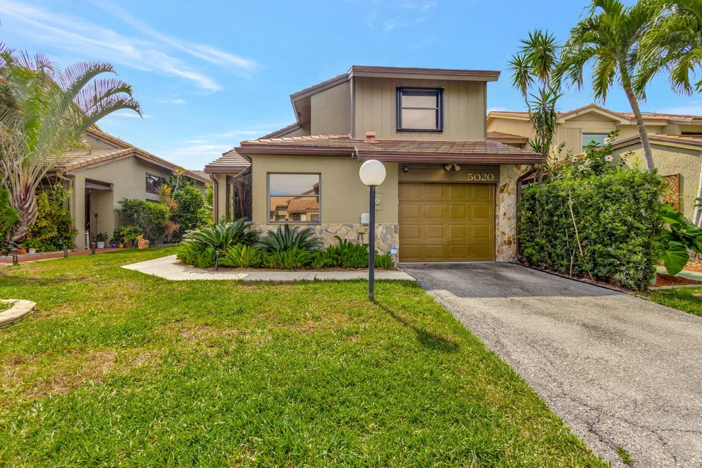 Unit for sale at 5020 Cayenne Lane, Palm Beach Gardens, FL 33418