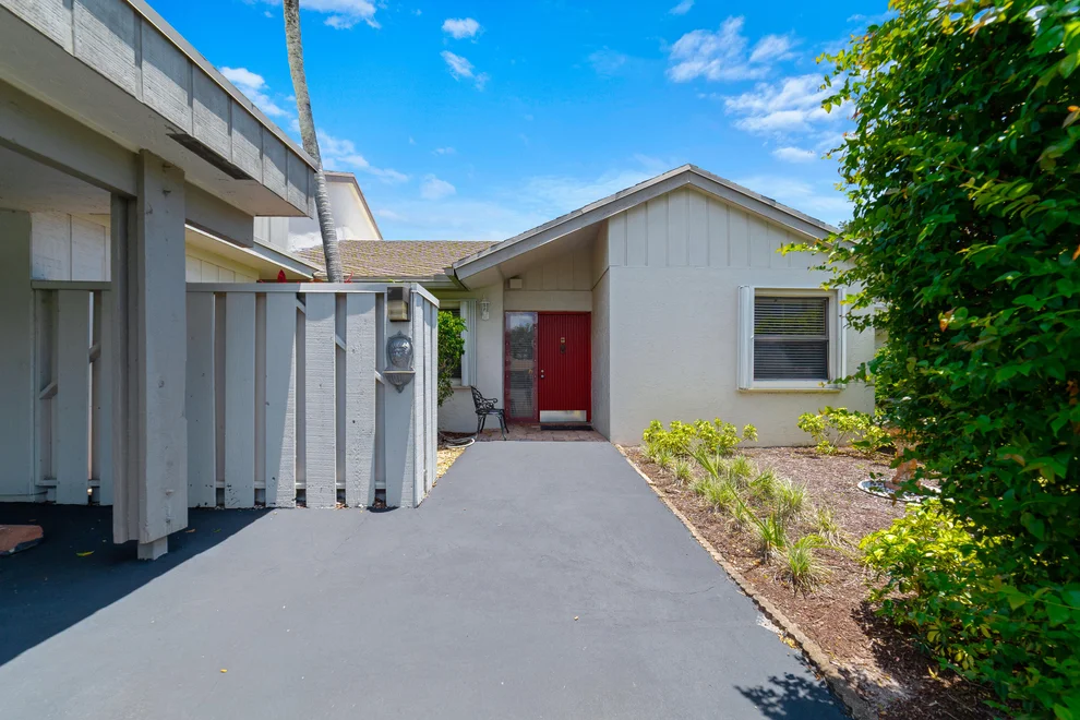 Unit for sale at 302 Deer Creek Wildwood Lane E, Deerfield Beach, FL 33442
