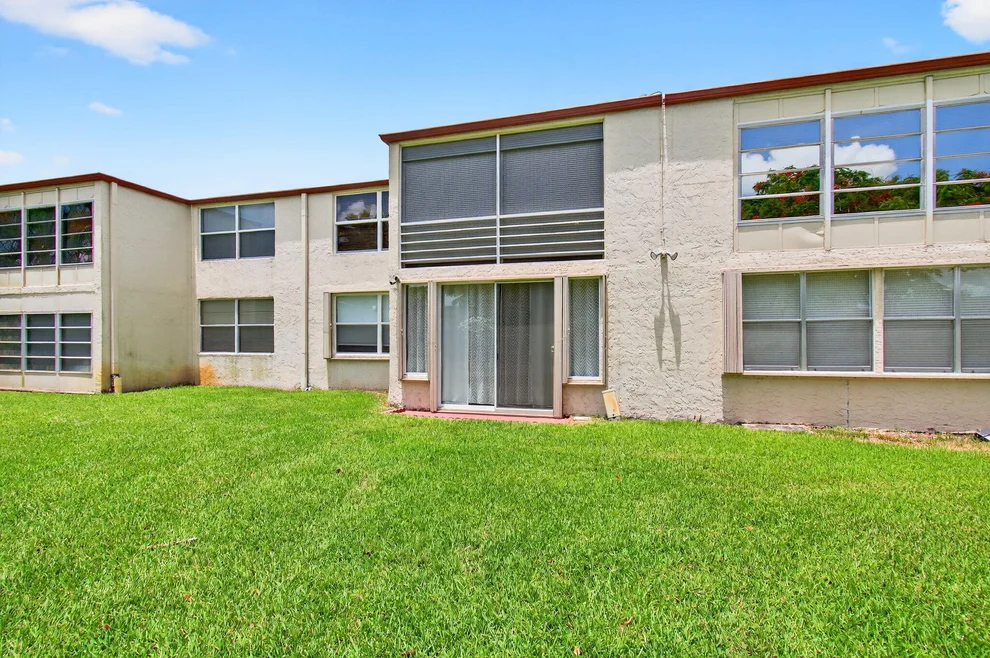 Unit for sale at 16 Willowbrook Lane, Delray Beach, FL 33446