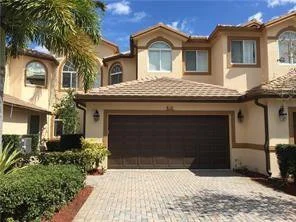 Unit for sale at 810 W Village Circle, Davie, FL 33325