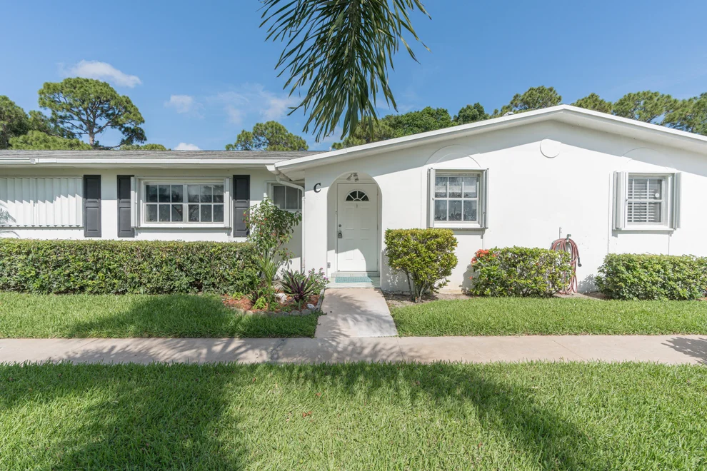 Unit for sale at 2900 Crosley Drive E, West Palm Beach, FL 33415