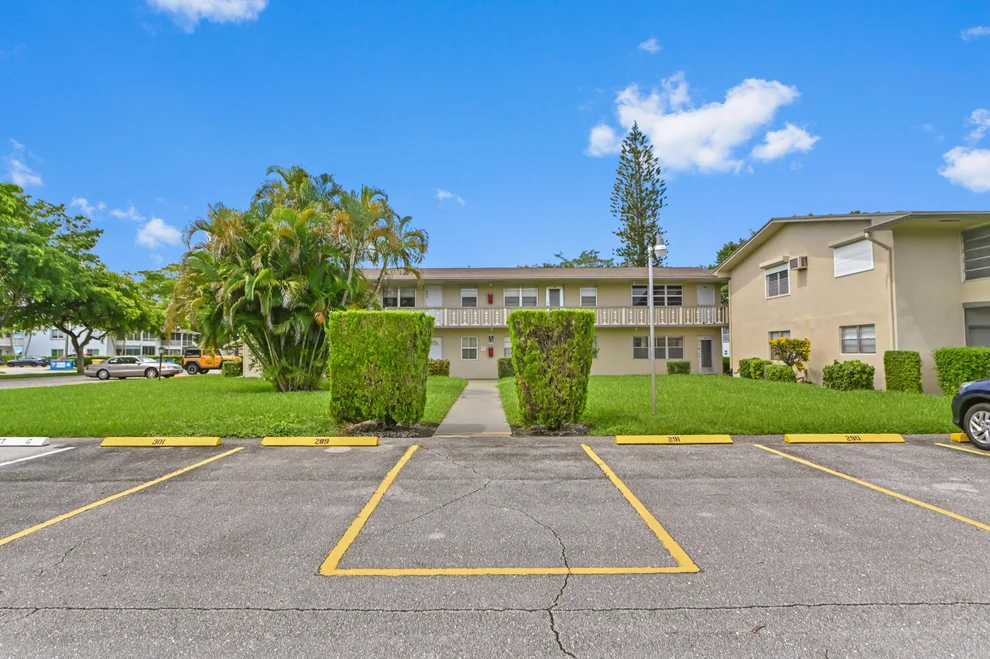 Unit for sale at 305 Norwich M, West Palm Beach, FL 33417