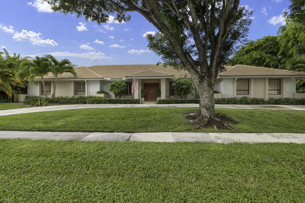 Unit for sale at 2812 Embassy Drive, West Palm Beach, FL 33401