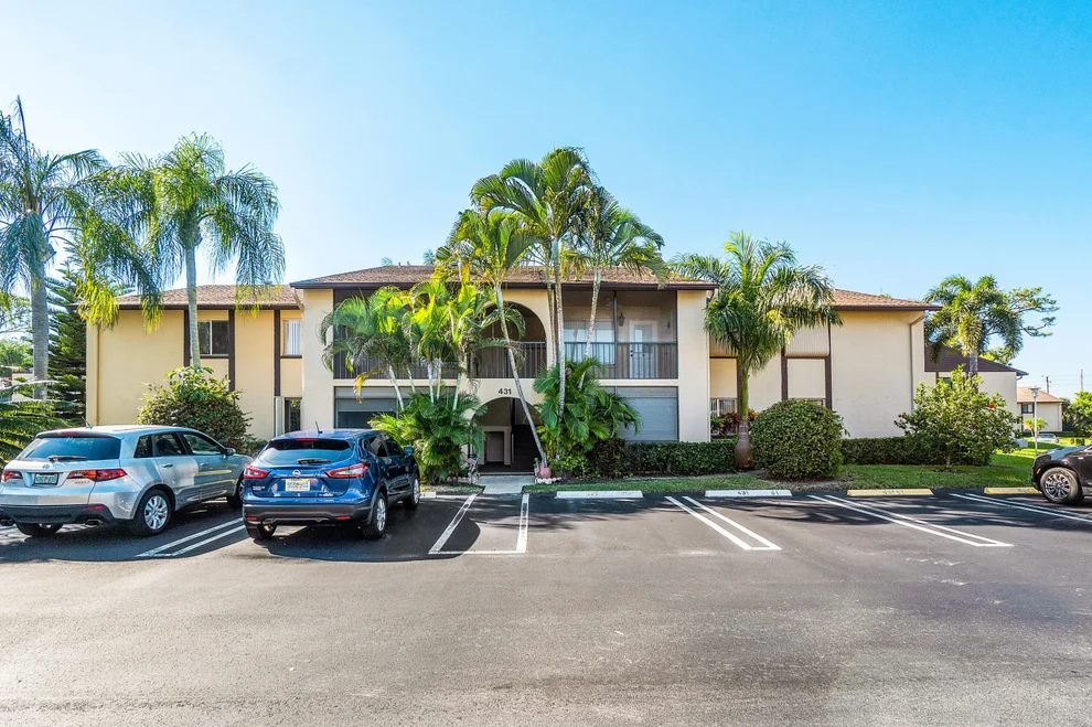 Unit for sale at 431 Pine Glen Lane, Greenacres, FL 33463