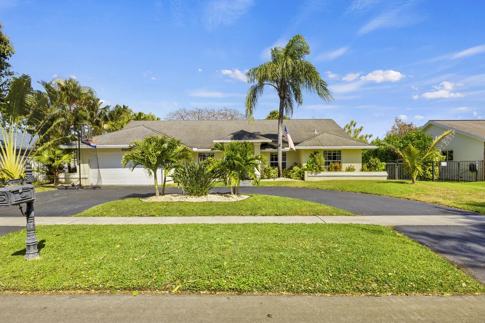 Unit for sale at 6861 SW 17th Street, Plantation, FL 33317