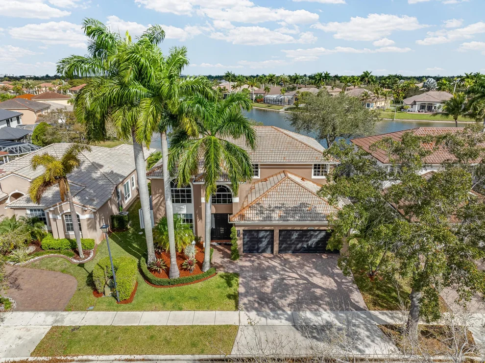 Unit for sale at 13815 NW 11th Street, Pembroke Pines, FL 33028
