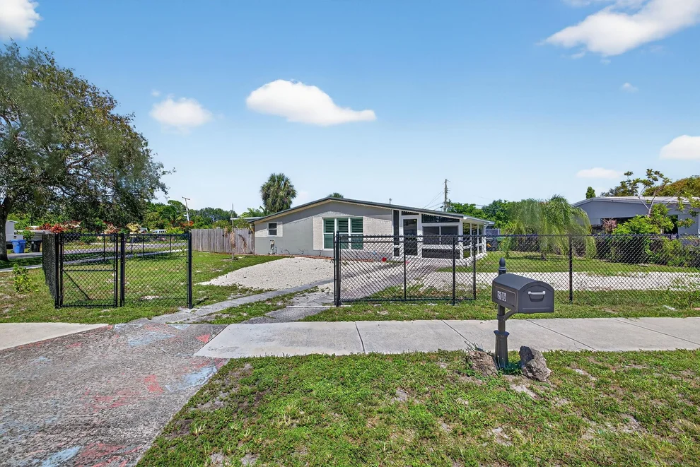 Unit for sale at 300 SW 25th Avenue, Fort Lauderdale, FL 33312