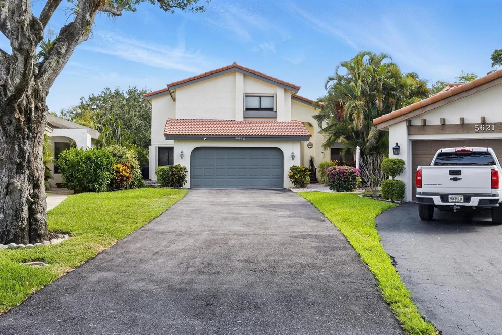 Unit for sale at 5625 Lakeview Mews Court, Boynton Beach, FL 33437