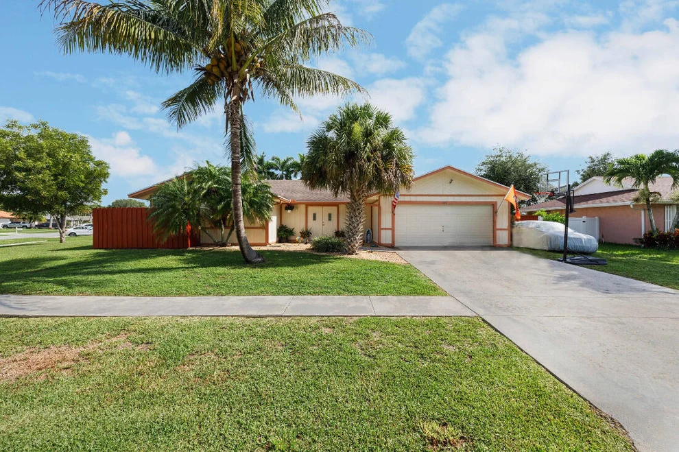 Unit for sale at 1019 Summerwood Circle, Wellington, FL 33414