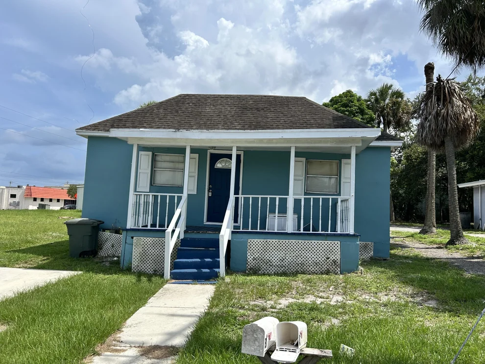Unit for sale at 705 Avenue B, Fort Pierce, FL 34950