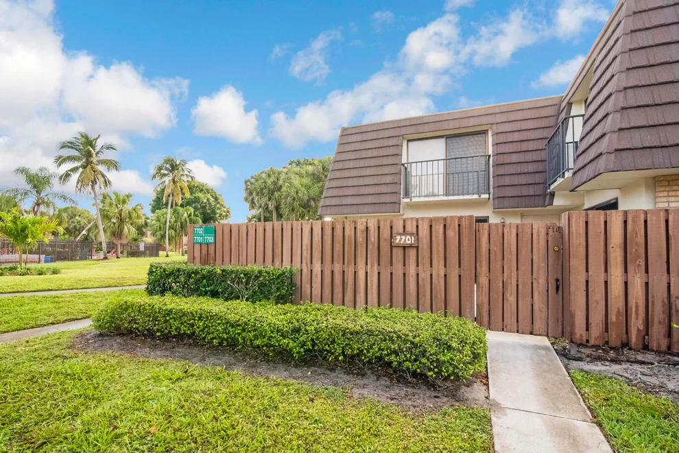 Unit for sale at 7701 77th Way, West Palm Beach, FL 33407