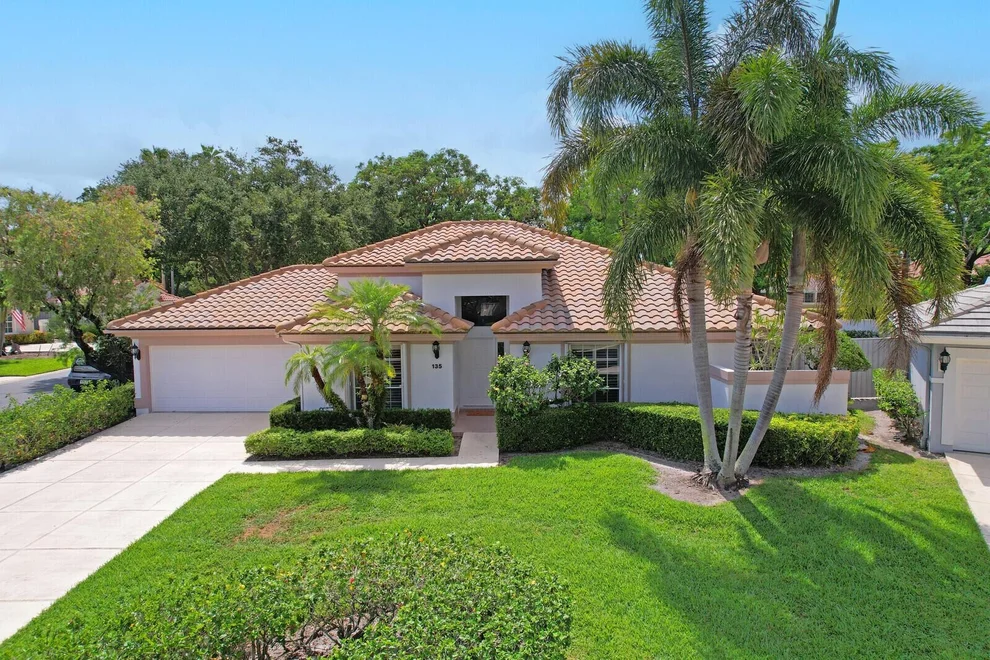 Unit for sale at 135 Eagleton Court, Palm Beach Gardens, FL 33418