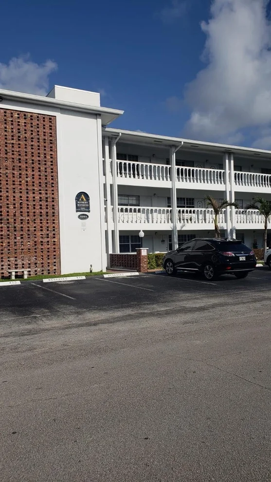 Unit for sale at 5201 NE 24th Terrace, Fort Lauderdale, FL 33308