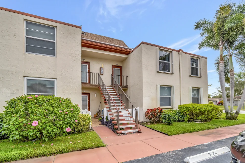 Unit for sale at 9 Willowbrook Lane, Delray Beach, FL 33446