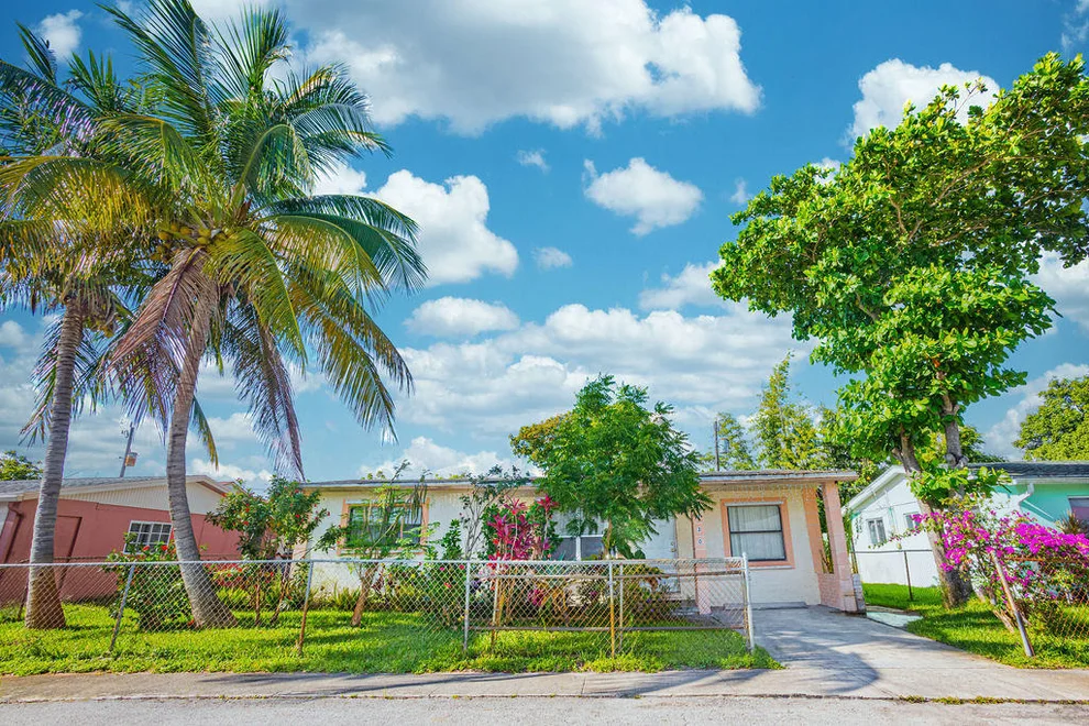 Unit for sale at 1330 Flamingo Drive, Lantana, FL 33462