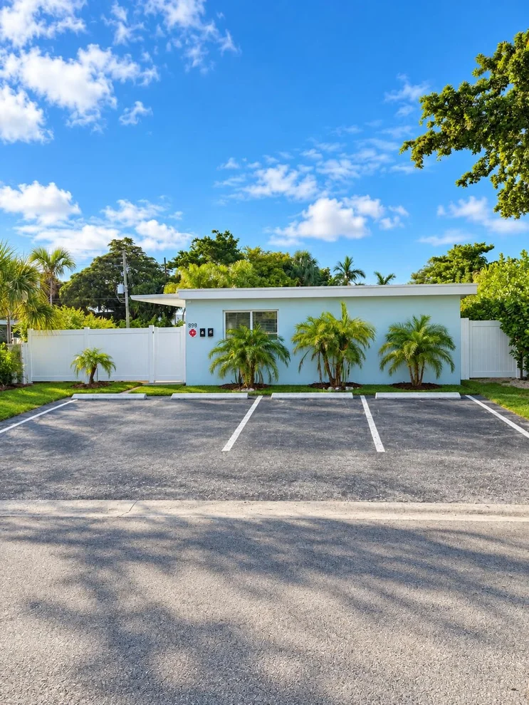 Unit for sale at 898 SE 2nd Place, Deerfield Beach, FL 33441