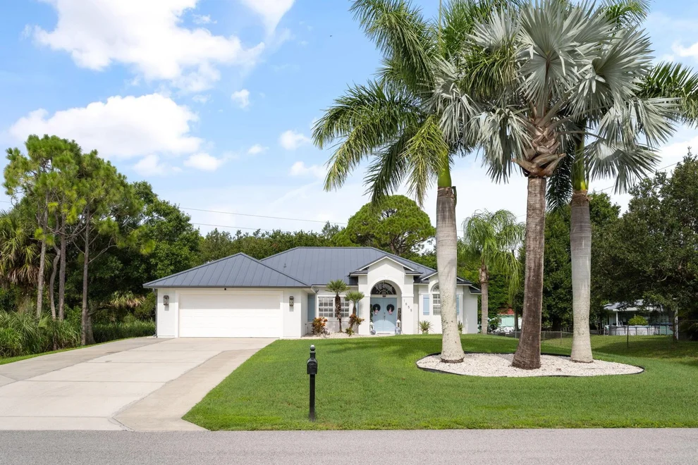 Unit for sale at 1655 4th Avenue SW, Vero Beach, FL 32962