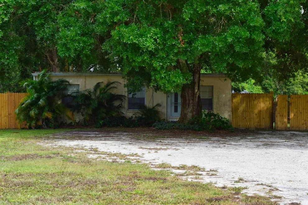 Unit for sale at 1334 NE 39th Boulevard, Okeechobee, FL 34972