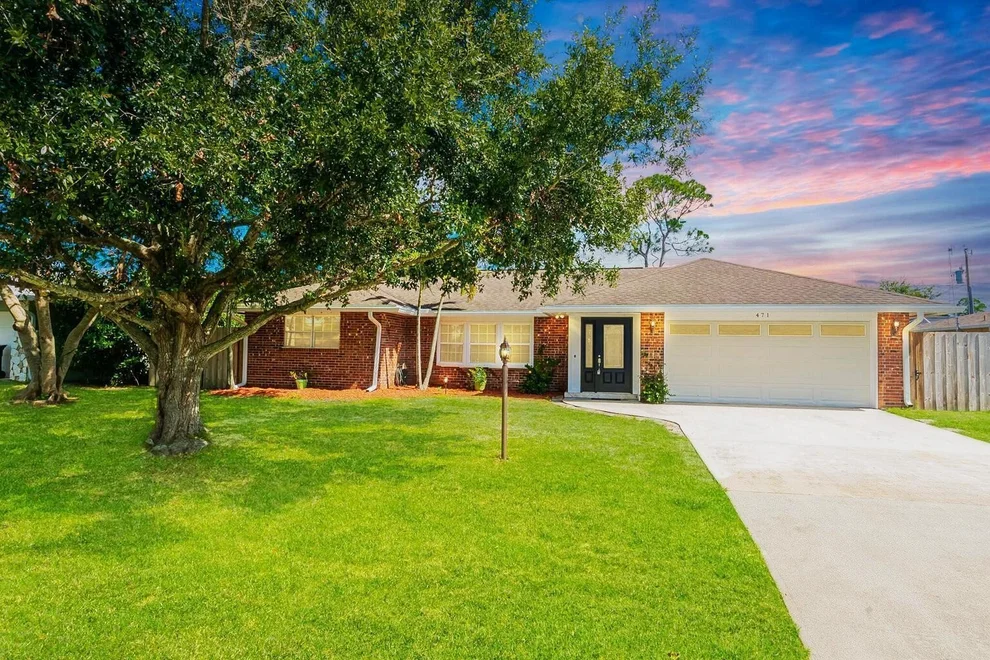 Unit for sale at 471 SE Lamon Lane, Port St Lucie, FL 34983