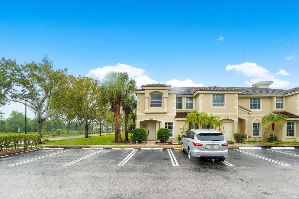 Unit for sale at 938 Summit Lake Drive, West Palm Beach, FL 33406