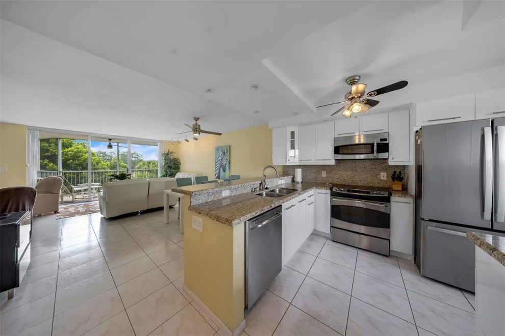 Unit for sale at 3900 Oaks Clubhouse Drive, Pompano Beach, FL 33069