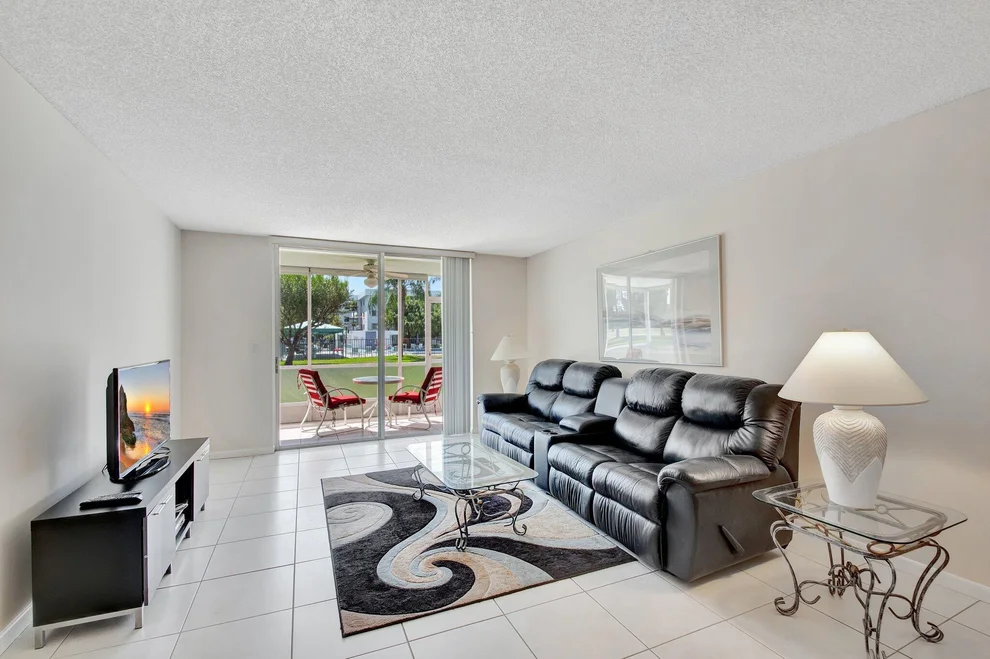 Unit for sale at 6698 10th Avenue N, Lake Worth, FL 33467