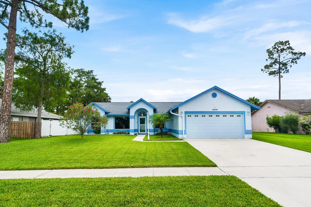 Unit for sale at 137 Queens Lane, Royal Palm Beach, FL 33411