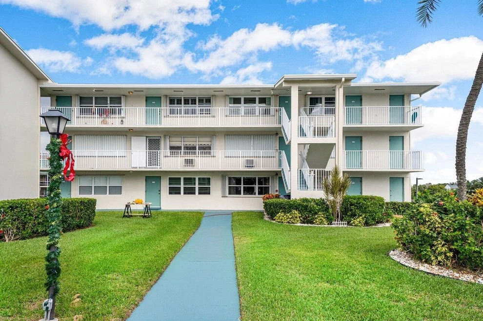 Unit for sale at 370 Horizons E, Boynton Beach, FL 33435