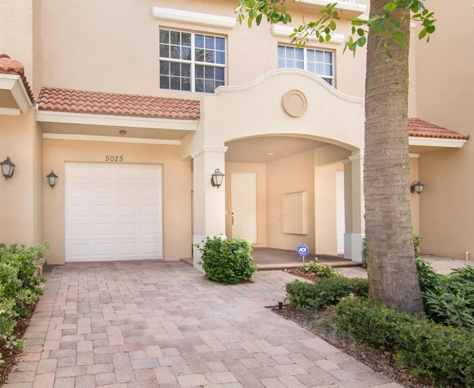 Unit for sale at 5025 Vine Cliff Way W, Palm Beach Gardens, FL 33418