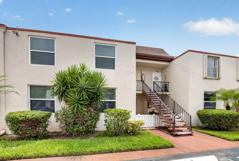Unit for sale at 11 Willowbrook Lane, Delray Beach, FL 33446