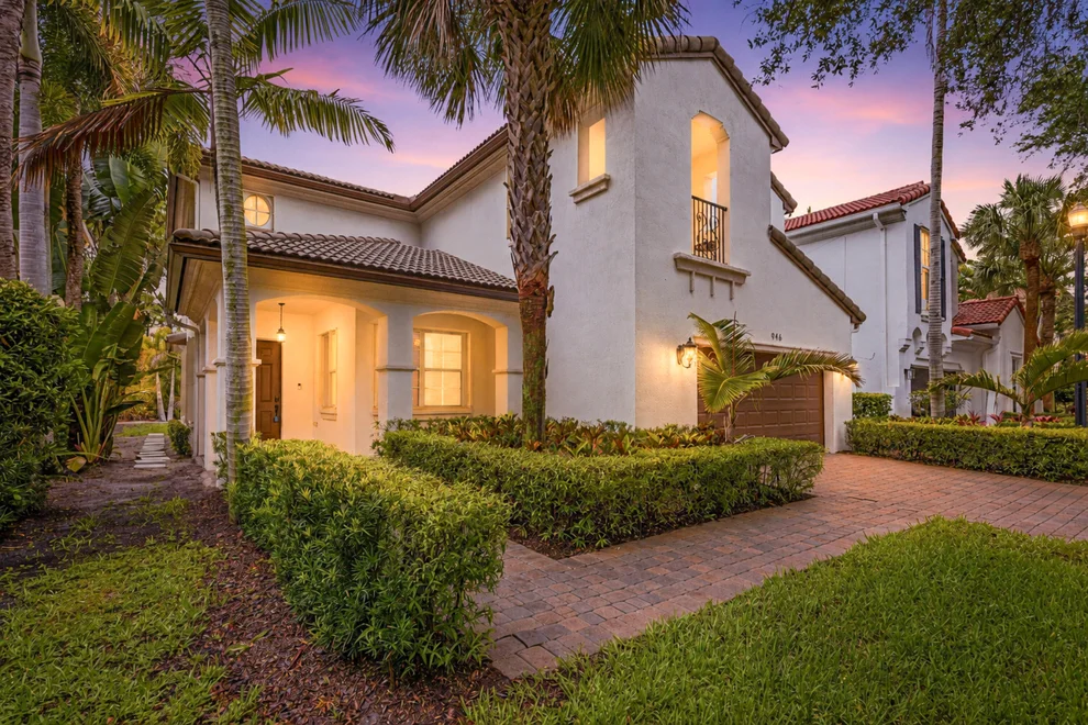 Unit for sale at 946 Mill Creek Drive, Palm Beach Gardens, FL 33410