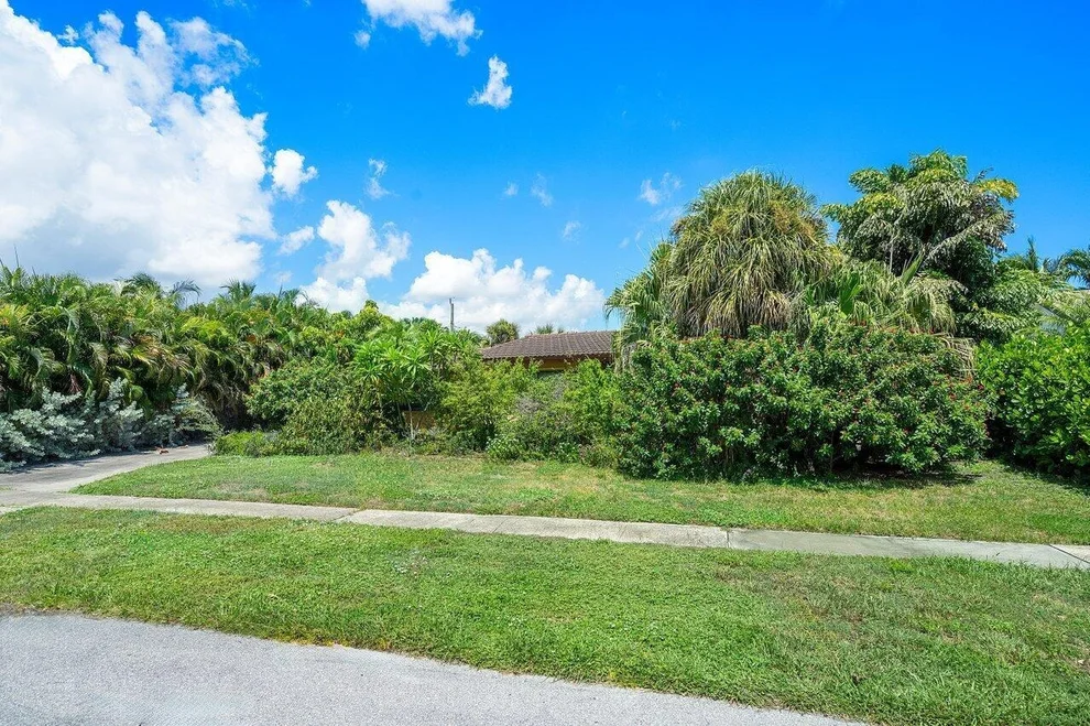 Unit for sale at 335 NE 5th Street, Boca Raton, FL 33432