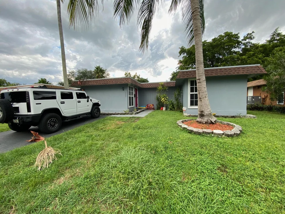 Unit for sale at 7907 NW 75th Avenue, Tamarac, FL 33321