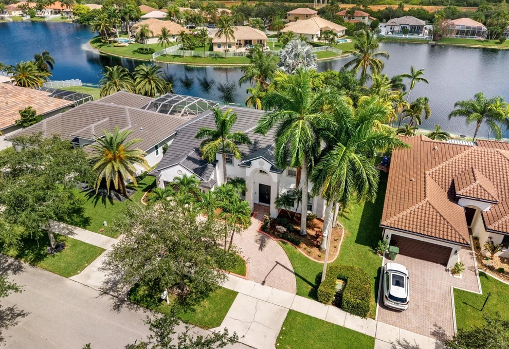 Unit for sale at 16363 SEGOVIA Circle S, Pembroke Pines, FL 33331