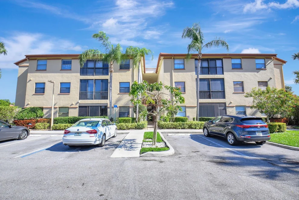 Unit for sale at 5099 Splendido Court, Boynton Beach, FL 33437