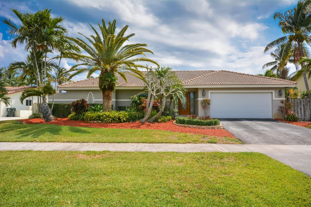 Unit for sale at 200 N Country Club Boulevard, Boca Raton, FL 33487