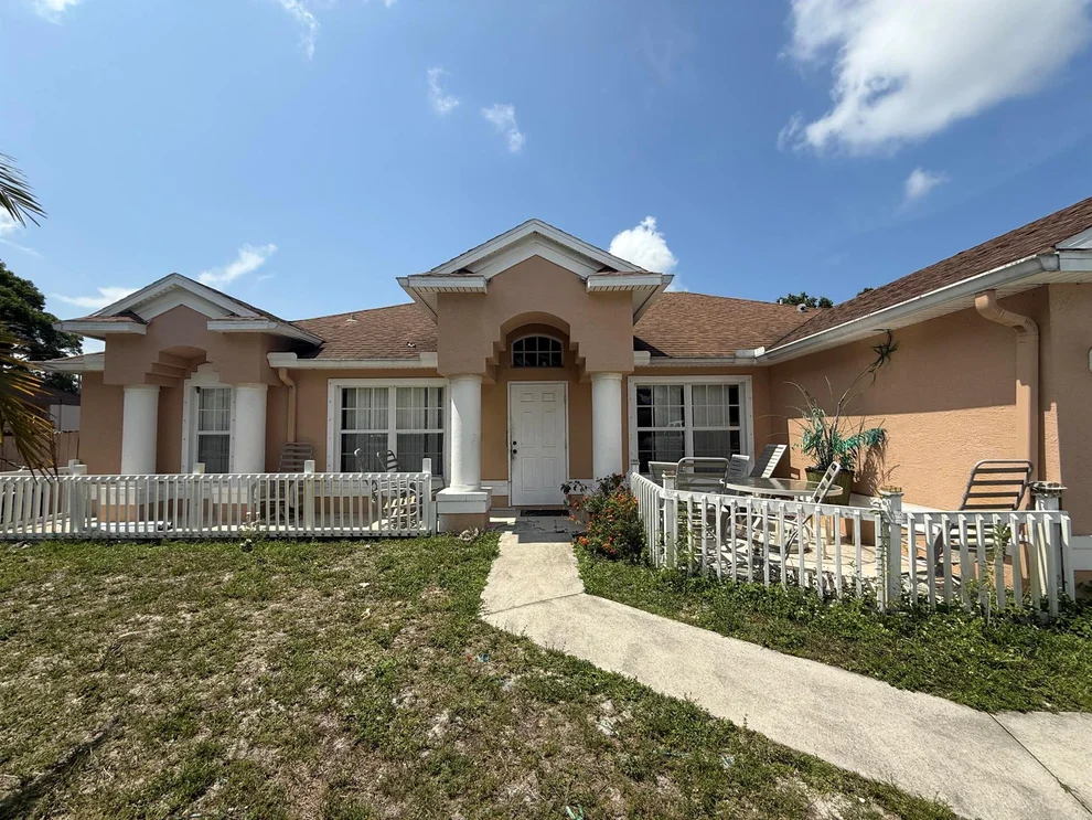Unit for sale at 416 SE Calmoso Drive, Port St Lucie, FL 34983