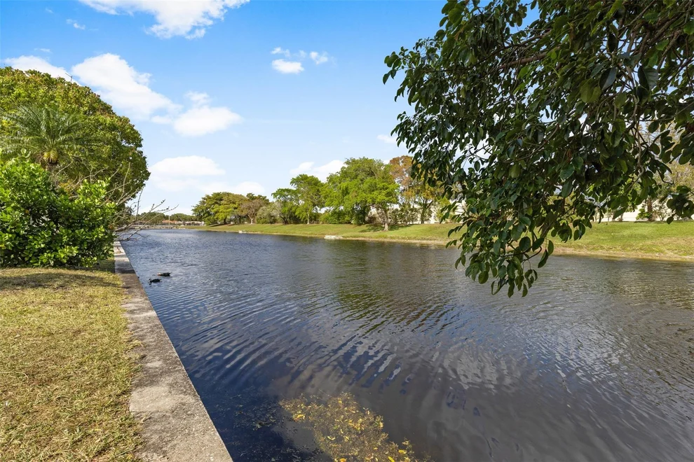 Unit for sale at 8114 NW 91st Avenue, Tamarac, FL 33321
