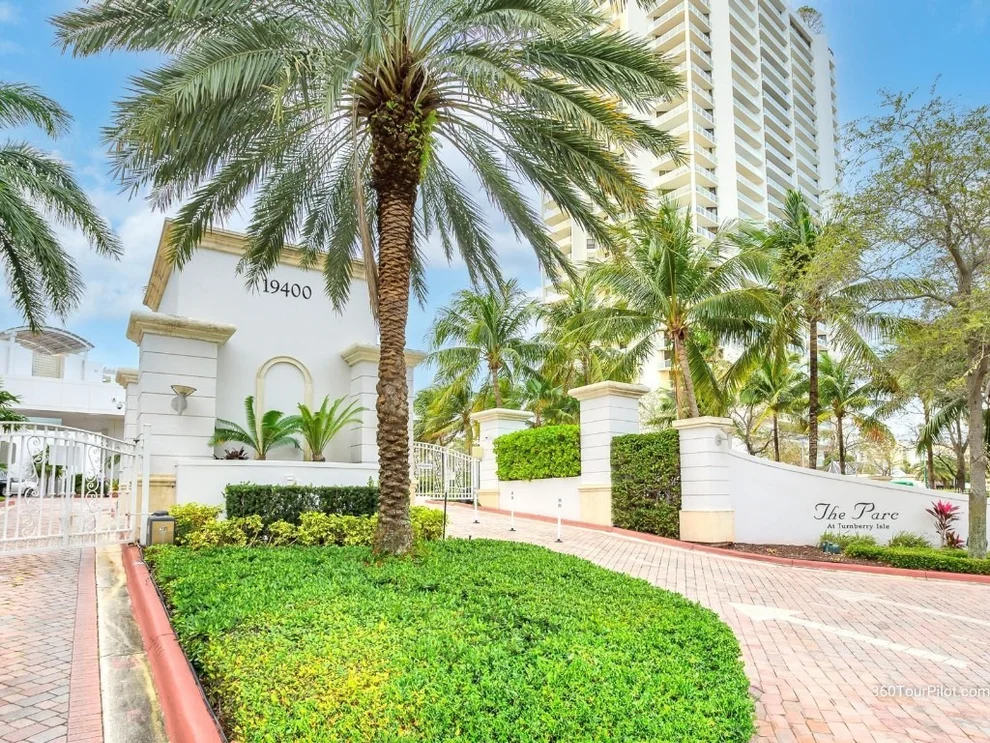 Unit for sale at 19400 Turnberry Way, Aventura, FL 33180