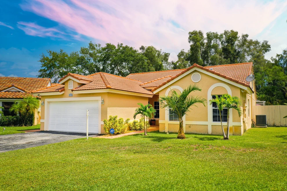 Unit for sale at 1190 New Parkview Place Haverhill, West Palm Beach, FL 33417