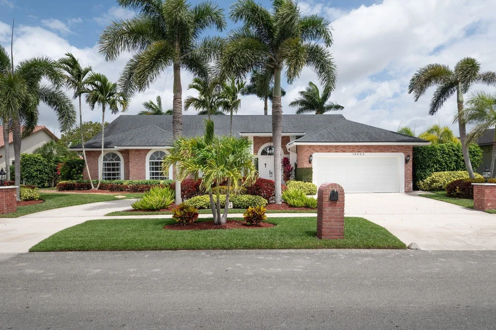 Unit for sale at 16633 Golfview Drive, Weston, FL 33326