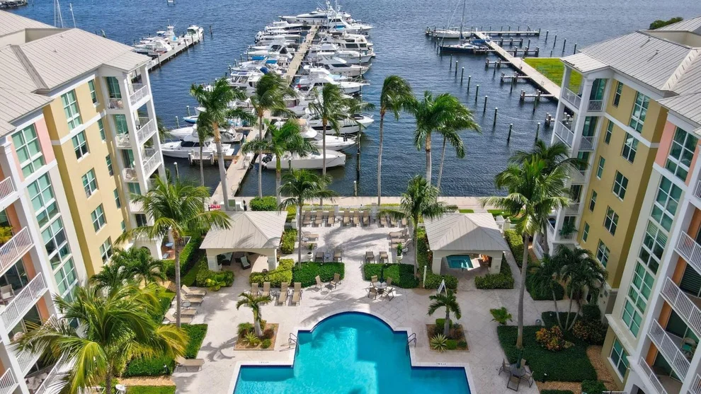 Unit for sale at 806 E Windward Way, Lantana, FL 33462