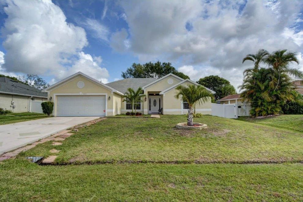 Unit for sale at 961 SE Belfast Avenue, Port St Lucie, FL 34983