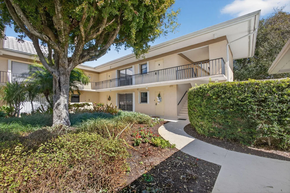 Unit for sale at 17 SE Turtle Creek Drive, Jupiter, FL 33469