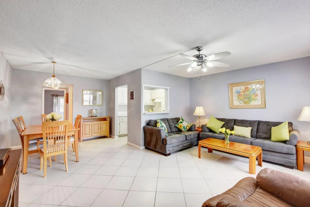 Unit for sale at 262 Windsor L, West Palm Beach, FL 33417